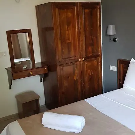 Poppy Aparthotel